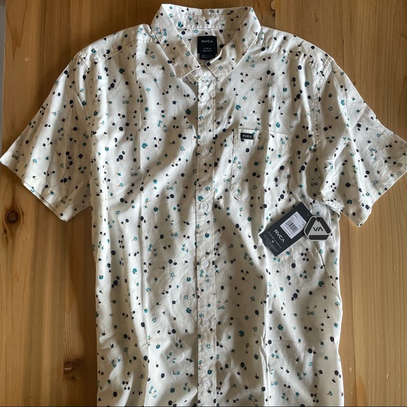 RVCA | 🆕 Calico button up - Picture 3 of 9